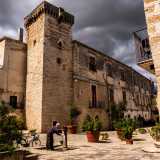 Il primo � l�imponente Torre Normanna del XII secolo, anch�essa commissionata da Alfonso Balbiano